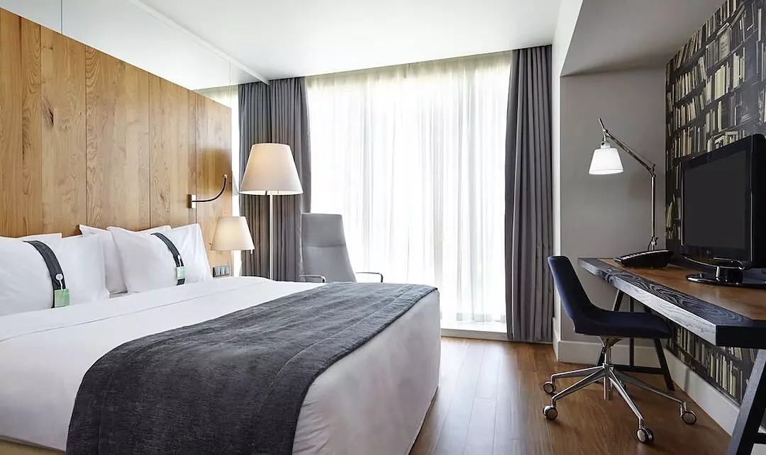 هتل هالیدی این تفلیس